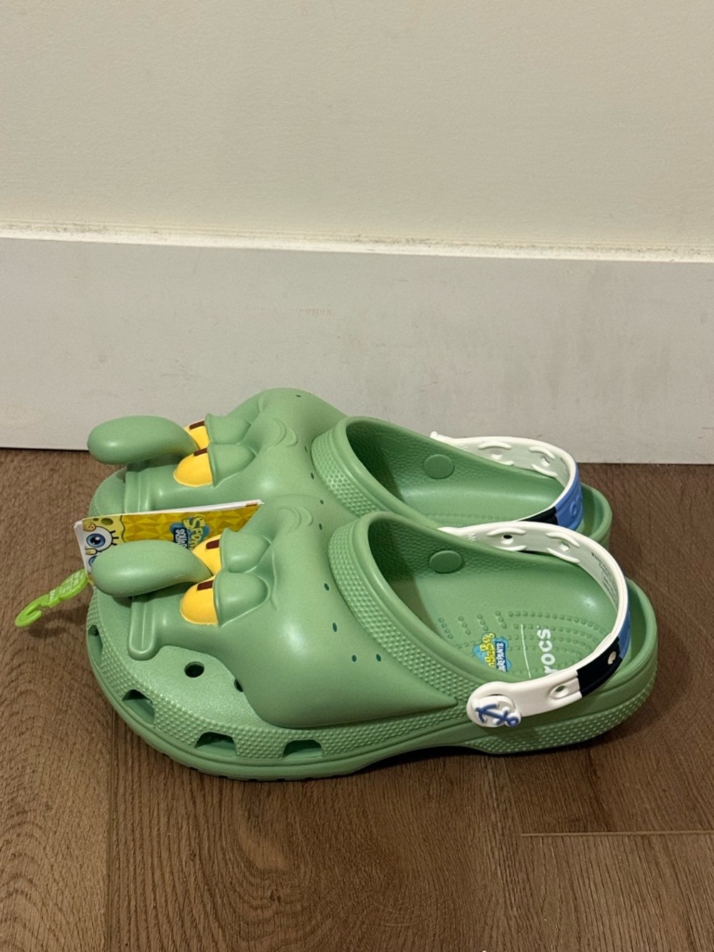 BRAND NEW Crocs x SpongeBob Squidward Clog – COLLECTIBLE DROP (Women’s 8) - Picture 3 of 7